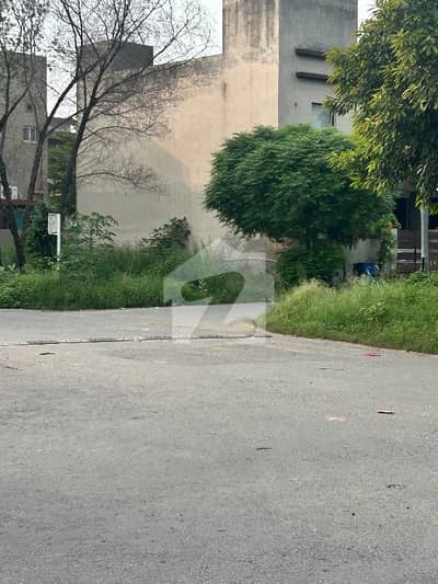5 Marla corner plot for sale in reasonable price