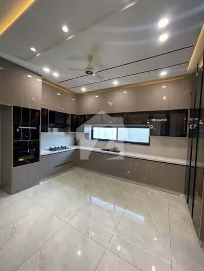 1kanal brand New upper portion available for rent