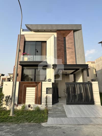 ڈی ایچ اے 9 ٹاؤن ۔ بلاک اے ڈی ایچ اے 9 ٹاؤن,ڈیفنس (ڈی ایچ اے),لاہور میں 3 کمروں کا 5 مرلہ مکان 1.65 لاکھ میں کرایہ پر دستیاب ہے۔ ڈی ایچ اے 9 ٹاؤن ۔ بلاک اے ڈی ایچ اے 9 ٹاؤن,ڈیفنس (ڈی ایچ اے),لاہور میں 3 کمروں کا 5 مرلہ مکان 1.65 لاکھ میں کرایہ پر دستیاب ہے۔
