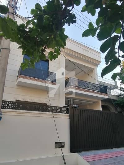 آئی ۔ 10/2 آئی ۔ 10,اسلام آباد میں 4 کمروں کا 6 مرلہ مکان 5.5 کروڑ میں برائے فروخت۔