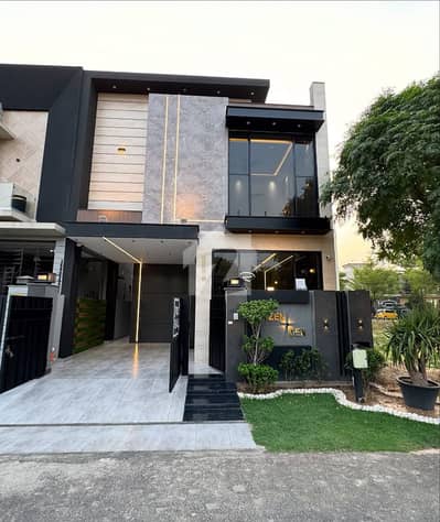 5 MARLA BRAND NEW UNIQUE & STYLISH HOUSE FOR SALE