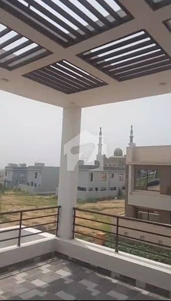 بحریہ ٹاؤن - پریسنٹ 8 بحریہ ٹاؤن کراچی,کراچی میں 5 کمروں کا 11 مرلہ مکان 4.0 کروڑ میں برائے فروخت۔