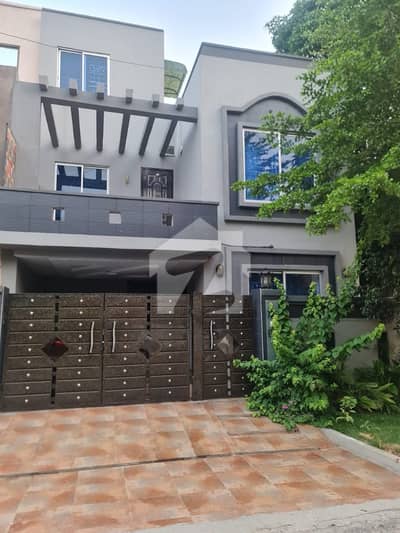 5 MARLA USED HOUSE MAIN BOULEVARD SECTOR D