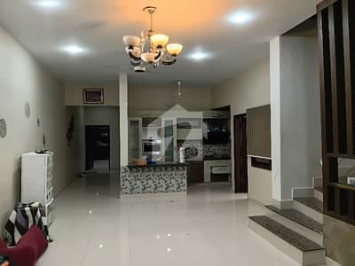 300sqyd Townhouse Available on RENT