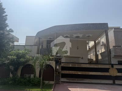 بحریہ ٹاؤن فیز 3 بحریہ ٹاؤن راولپنڈی,راولپنڈی میں 6 کمروں کا 1 کنال مکان 6.85 کروڑ میں برائے فروخت۔
