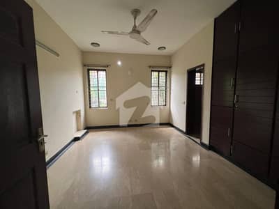 1 Kanal Upper Portion Available For Rent Phase 4