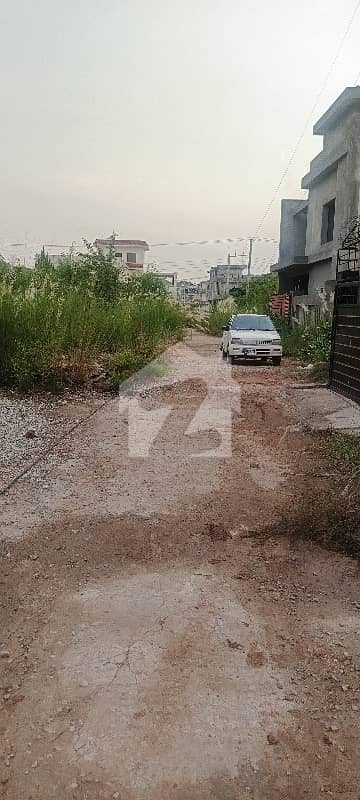 5 marla plat available in bani gala near imran khan house