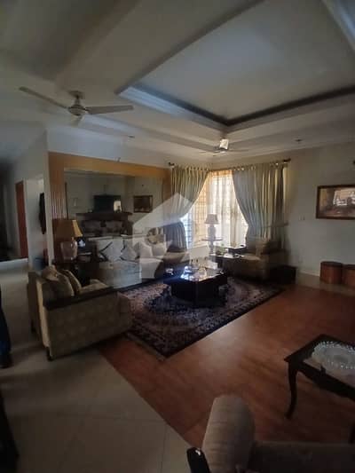 بحریہ ٹاؤن فیز 4 بحریہ ٹاؤن راولپنڈی,راولپنڈی میں 10 کمروں کا 1 کنال مکان 6.95 کروڑ میں برائے فروخت۔