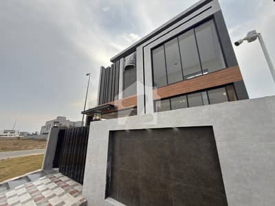 10 MARLA ELEGANT AND FULLY MAINTAINED RENOVATED BUNGALOW IS AVAILABLE IN THE BEST BLOCK OF DHA LAHORE.