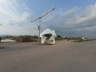 F-14/3 East Service Road Plot 1 Kanal For Sale.