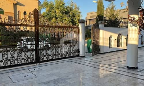 بحریہ ٹاؤن فیز 7 بحریہ ٹاؤن راولپنڈی,راولپنڈی میں 6 کمروں کا 1 کنال مکان 2.8 لاکھ میں کرایہ پر دستیاب ہے۔ بحریہ ٹاؤن فیز 7 بحریہ ٹاؤن راولپنڈی,راولپنڈی میں 6 کمروں کا 1 کنال مکان 2.8 لاکھ میں کرایہ پر دستیاب ہے۔