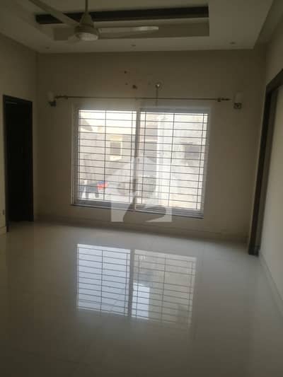 UPPER PORTION AVAILABLE FOR RENT IN GULBERG 3