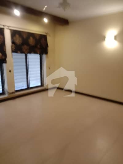 ای ۔ 11/3 ای ۔ 11,اسلام آباد میں 5 کمروں کا 1 کنال مکان 4.5 لاکھ میں کرایہ پر دستیاب ہے۔
