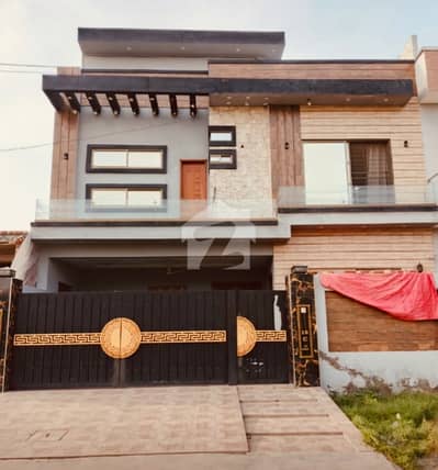 ایل ڈی اے ایوینیو ۔ بلاک جے ایل ڈی اے ایوینیو,لاہور میں 7 کمروں کا 10 مرلہ مکان 3.5 کروڑ میں برائے فروخت۔