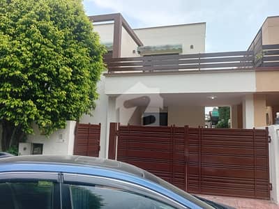 10 MARLA RENOVATED HOUSE AVAILABLE FOR RENT HOT LOCATION