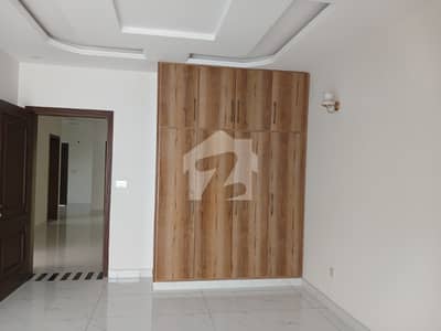 LDA AVENUE 1 BLOCK J 10 MARLA BRAND NEW HOUSE FOR RENT