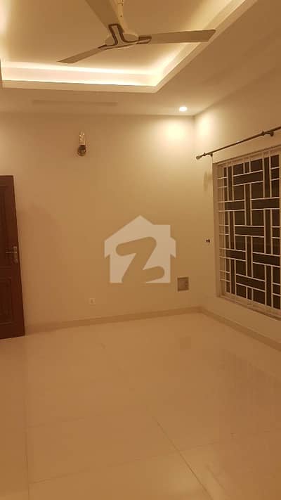ای ۔ 11 اسلام آباد میں 9 کمروں کا 1 کنال مکان 7.5 لاکھ میں کرایہ پر دستیاب ہے۔