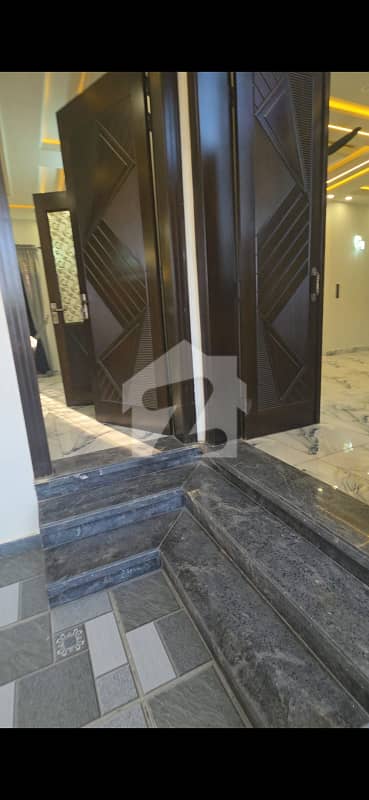 ڈی سی کالونی گوجرانوالہ میں 5 کمروں کا 8 مرلہ مکان 3.75 کروڑ میں برائے فروخت۔ ڈی سی کالونی گوجرانوالہ میں 5 کمروں کا 8 مرلہ مکان 3.75 کروڑ میں برائے فروخت۔