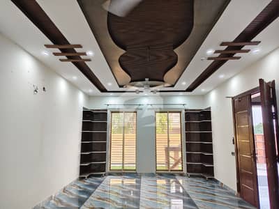 DHA PHASE 8 ONE KANAL FULLY RENOVATED SLIGHTLY USED HOUSE FOR RENT