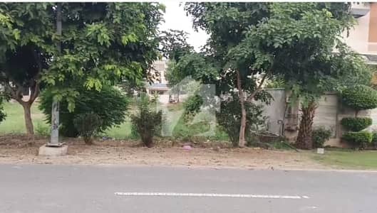 10 Marla Prime Builder Location Plot for Sale in Y Block, DHA Phase 7, Lahore 10 Marla Prime Builder Location Plot for Sale in Y Block, DHA Phase 7, Lahore