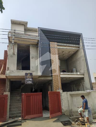 کینال گارڈن لاہور میں 6 کمروں کا 5 مرلہ مکان 2.6 کروڑ میں برائے فروخت۔