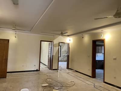 ای ۔ 11 اسلام آباد میں 9 کمروں کا 1 کنال مکان 4.7 لاکھ میں کرایہ پر دستیاب ہے۔