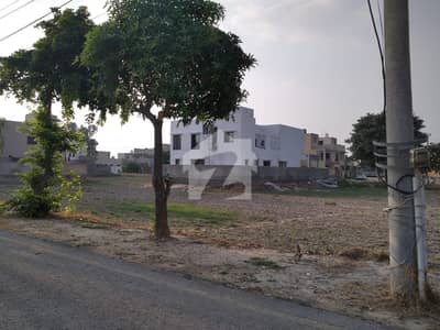 Prime Location 10 Marla Plot For Sale In D Block, Central Park, Lahore