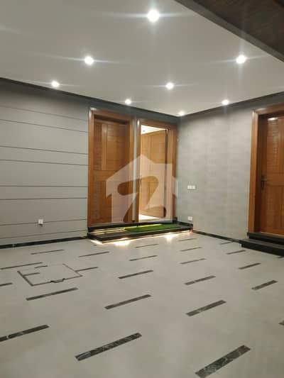 ٹاپ سٹی 1 - بلاک ڈی ٹاپ سٹی 1,اسلام آباد میں 10 مرلہ Studio مکان 5.5 کروڑ میں برائے فروخت۔
