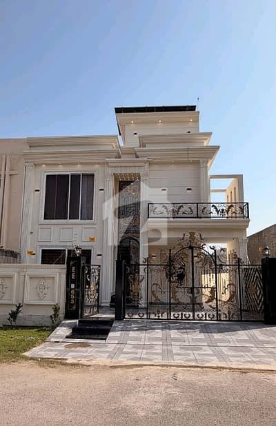 Prominently-Located Prime Location 10 Marla House Available In Citi Housing Society