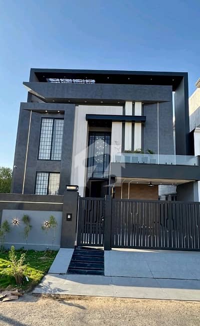 Facing Park House Of 10 Marla Is Available For Sale