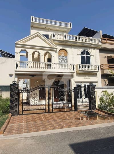 Highly-coveted Prime Location 10 Marla House Is Available In Citi Housing Society For sale