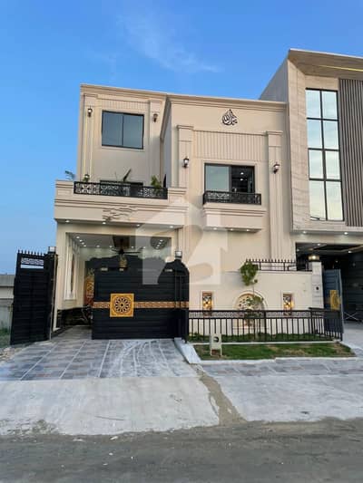 60 feet road 5 marla house @2.65 Cr - F block Sector B17 Islamabad