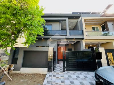 7 Marla Modren House Avaliable For Sale In Lake City