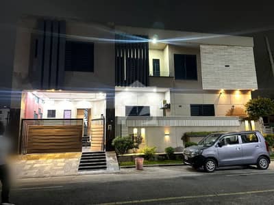 اسماعیل ویلی فیصل آباد میں 6 کمروں کا 8 مرلہ مکان 3.1 کروڑ میں برائے فروخت۔