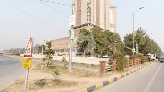 1600 Sqft Area For Rent In Jinha Avnue Blue Area . . . . . .