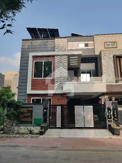 بحریہ ٹاؤن سیکٹر ای بحریہ ٹاؤن,لاہور میں 3 کمروں کا 5 مرلہ مکان 2.55 کروڑ میں برائے فروخت۔ بحریہ ٹاؤن سیکٹر ای بحریہ ٹاؤن,لاہور میں 3 کمروں کا 5 مرلہ مکان 2.55 کروڑ میں برائے فروخت۔