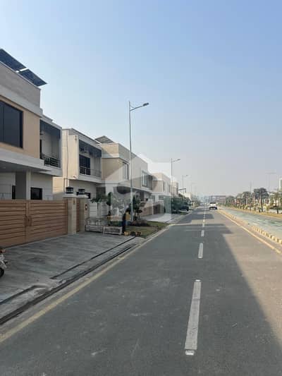 Beautiful 5 Bed 15 Marla Brig House available for urgent Sale in Askari 10 Sec-S!