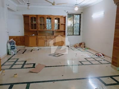 ایف ۔ 11 اسلام آباد میں 1 کنال Studio زیریں پورشن 2.0 لاکھ میں کرایہ پر دستیاب ہے۔