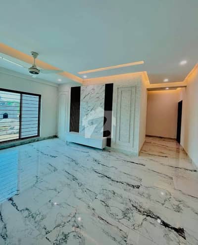 Beautiful 4 Bed Invester Rate Apartment For Urgent Sale In Askari 10 Sec-S!