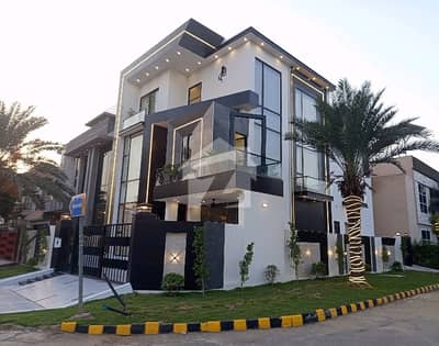 Corner House Spread Over 10 Marla In Citi Housing Society Available