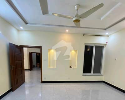 Stunning 14 Marla House In G-13/3 Available