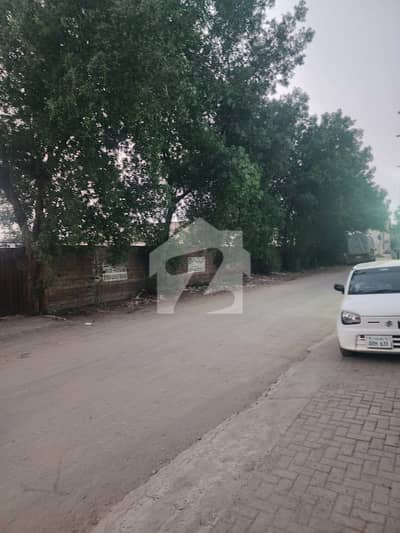 گجّومتہ لاہور میں 8 کنال صنعتی زمین 2.8 کروڑ میں برائے فروخت۔