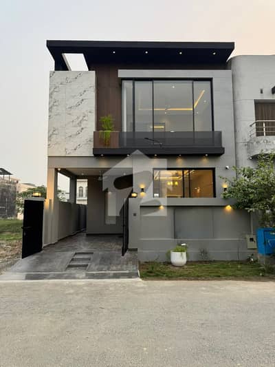 Nearby Park 5 Marla Stunning House Available for Sale in DHA Lahore