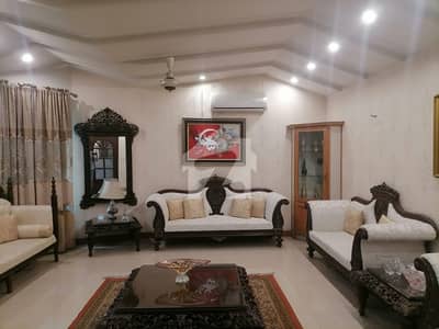 گلبرگ لاہور میں 5 کمروں کا 1 کنال مکان 5.35 کروڑ میں برائے فروخت۔