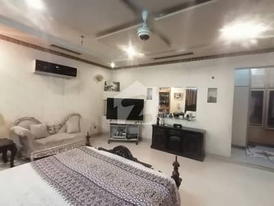 کیولری گراؤنڈ لاہور میں 4 کمروں کا 1 کنال مکان 4.85 کروڑ میں برائے فروخت۔
