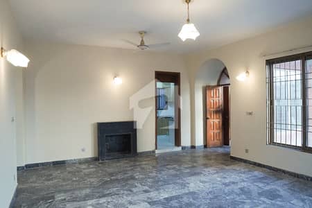 1 Kanal Upper Portion With Separate Gate For Rent In Phase 1