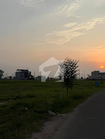 1 KANAL POSSESSION CORNER PLOT 80 FT ROAD DIRECT APPROACH ATTRACTIVE PRICE