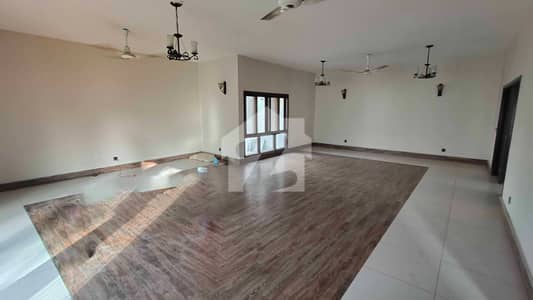 1150 Sq Yards Old House For Sale