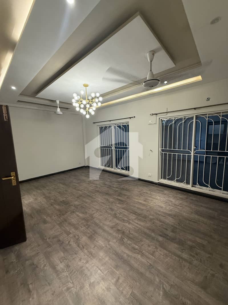 10 MARLA 3 BEDROOM APARTMENT AVAILABLE FOR RENT 10 MARLA 3 BEDROOM APARTMENT AVAILABLE FOR RENT