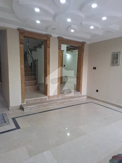 10 Marla Doubel. Unit 5 Bed Rooms House Ideal Location In Phase4 Bahria Town Rawalipindi